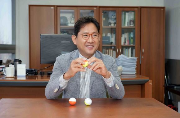 홍순성 던롭스포츠코리아 대표는 스릭슨의 '반반볼'을 출시해 대박을 터뜨렸다. [사진제공=던롭스포츠코리아]