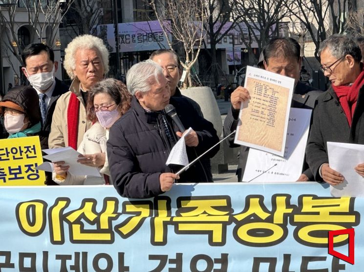 남북이산가족협회 등 단체들이 방북 신청을 불허한 정부를 향해 이산가족 상봉을 위한 노력을 촉구하고 있다.