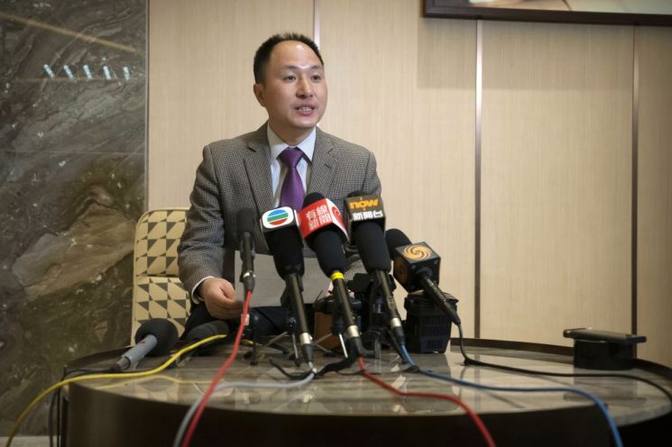 '유전자 편집 아기' 탄생시킨 中과학자…홍콩행 끝내 무산