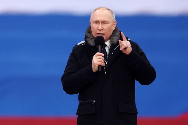 "아버지 같은 푸틴!"…침공 1주년 애국집회 연 러시아