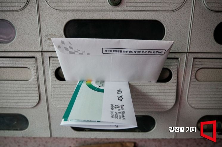 중고 거래 등으로 비용 절감에 적극적으로 나서는 한 아파트 대표를 칭찬하는 미담을 두고 누리꾼 사이에 의견이 분분하다. '일 잘하는 대표를 둬서 부럽다'는 의견이 있는 반면, '안 좋은 결과가 나올 수 있다'고 우려도 나왔다. [사진=강진형 기자aymsdream@]