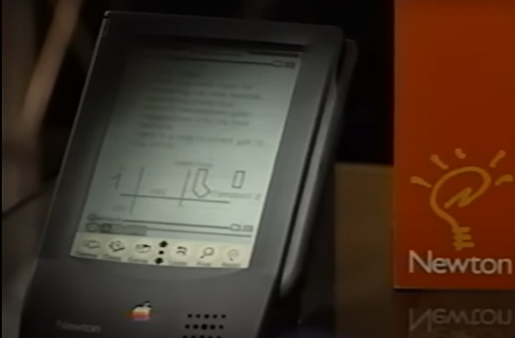 스티브 잡스에 의해 역사속으로 사라진 뉴턴. 뉴턴은 애플 제품 중 최초로 ARM이 설계한 칩을 사용했다.