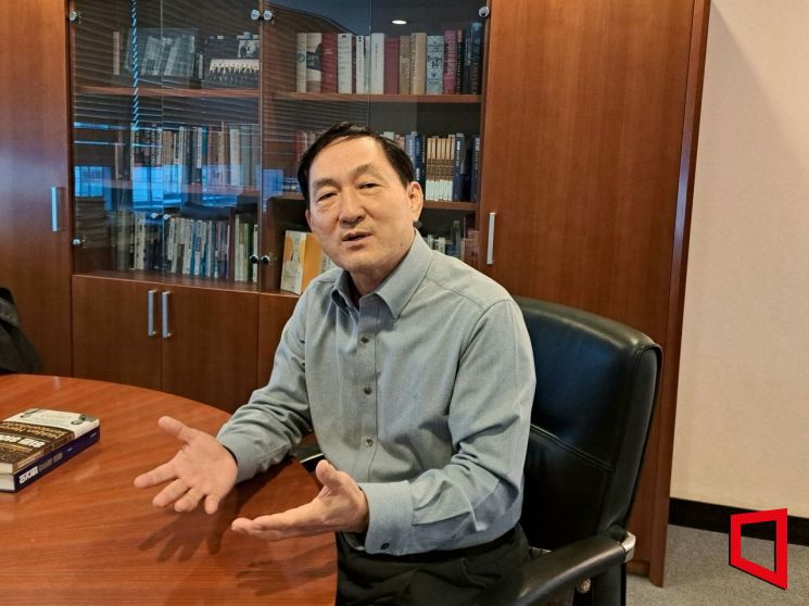 [인터뷰]'히든 히어로스' 저자의 경고 "메모리 치킨게임 보다 지금이 위기"