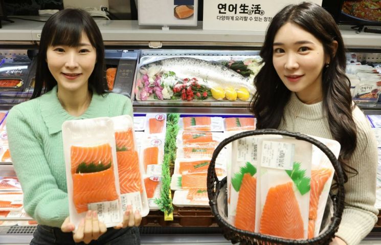 롯데마트, ‘슈페리어급 노르웨이 생연어’ 할인 판매