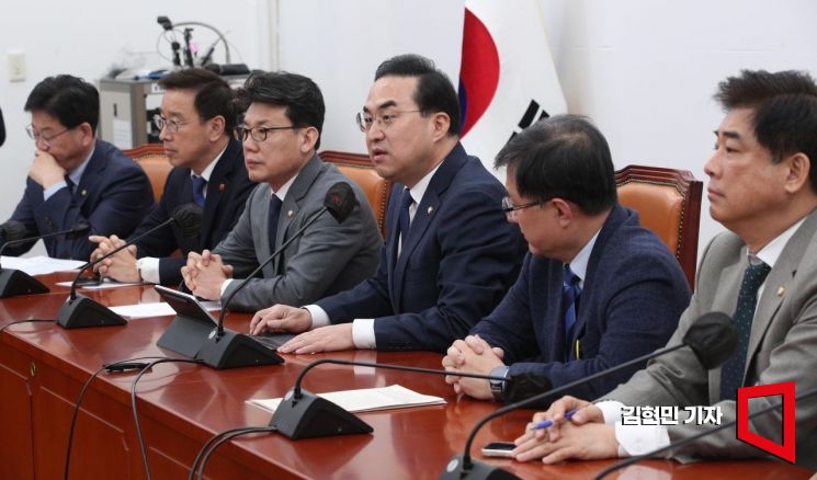 [포토] 회의 주재하는 박홍근 민주당 원내대표