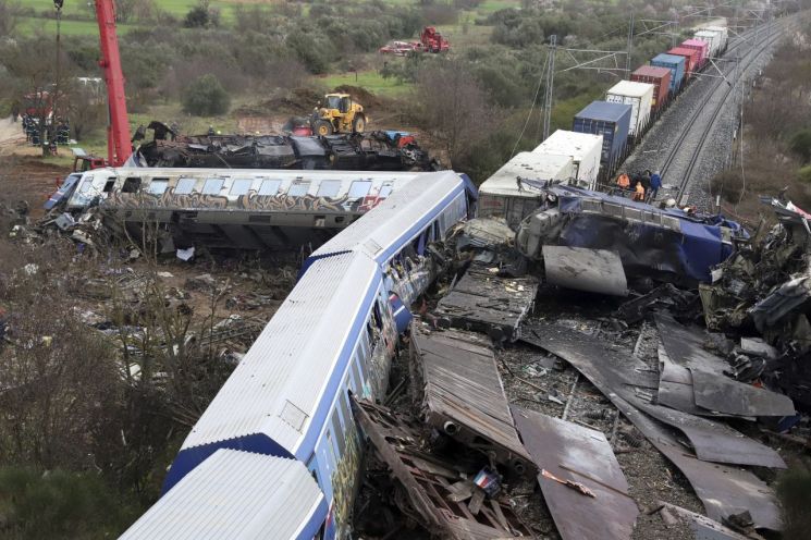 그리스서 열차 정면충돌…40명 사망·85명 부상