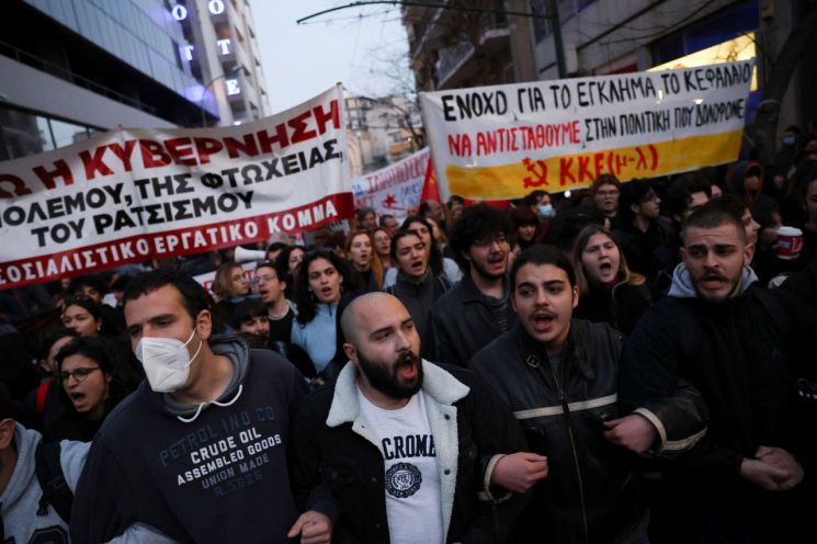그리스 43명 숨진 열차충돌 참사…장관 사퇴·시민 분노 확산
