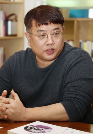 [하루만보 하루천자]"독서모임 왔다가 걷기까지"…'숭례문학당'의 인기비결