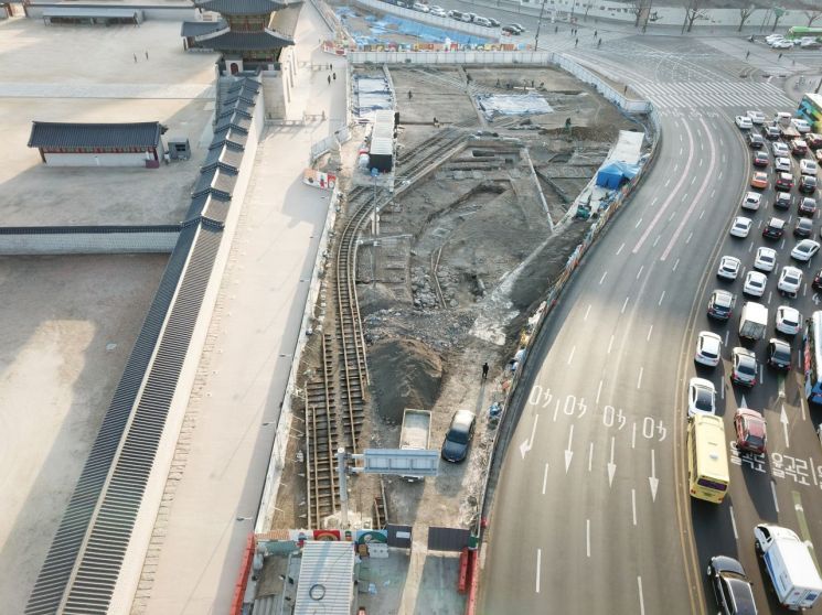 "광화문 앞 일제시대 전차철로 발굴, 눈으로 직접 보세요"