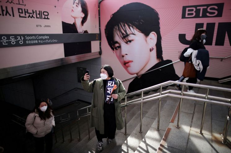 "BTS 닮은 외모 설레" 지하돌에 속아 재산 탕진한 日주부