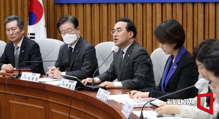 박홍근 "K-반도체 최악의 위기…尹, 피해 최소화 전략 마련해야"