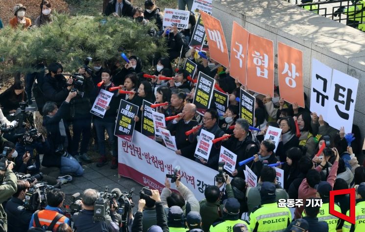 日호응 기대한다지만..피고기업 빠져 ‘반쪽해법’ 비판