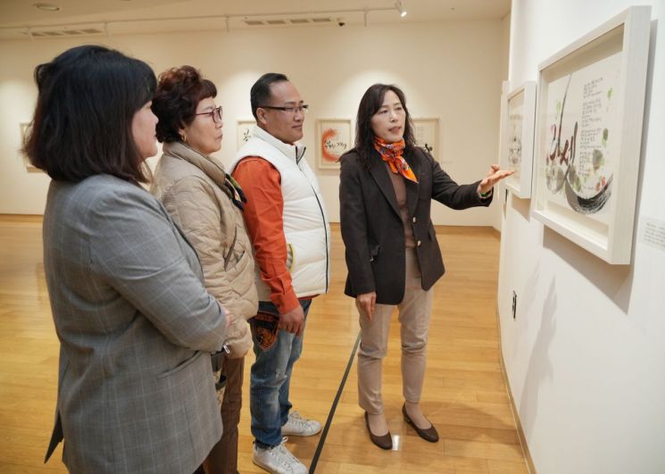BNK경남은행은 BNK경남은행갤러리 첫 대관전시 ‘홍성주 개인전’을 진행한다.