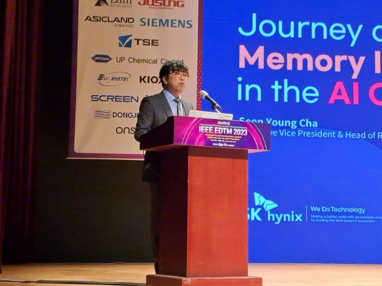 SK하이닉스 차선용 "3D D램 개발 초기 단계…가능성 살필 것"