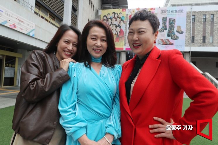"단비 같은 작품" 귀한 중년여성서사에 쎈 여배우들이 뭉쳤다