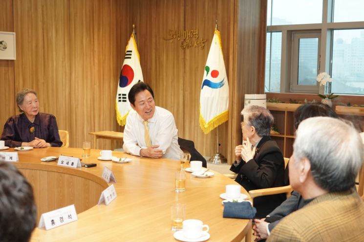 오세훈, ‘인생감동 어르신’과 오찬…"나이는 숫자에 불과"