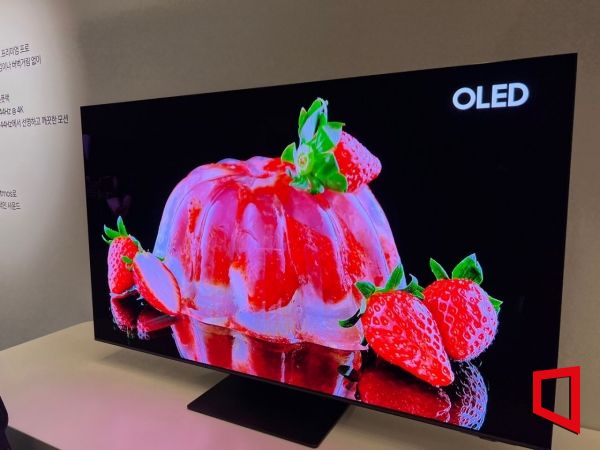삼성전자가 10년 만에 OLED(유기발광다이오드) TV 신제품을 국내에 선보였다.[사진=한예주 기자]