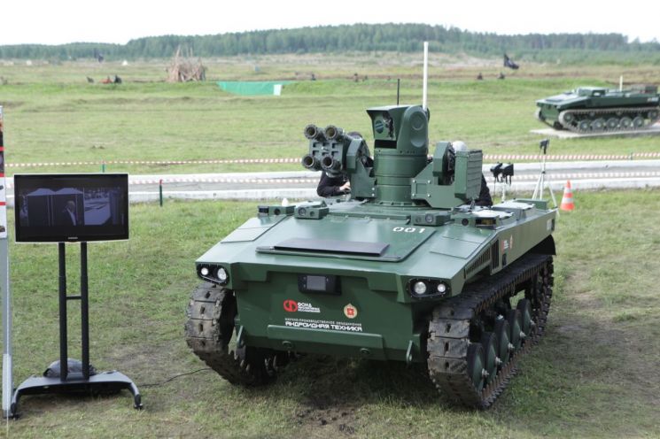 러시아군이 우크라이나에 투입한 인공지능(AI) 전투 로봇 탱크 마르케르(Marker)의 모습.[이미지출처= 러시아 로봇제조기업 안드로이드나야 테크니카(Androidnaya Tekhnika)]
