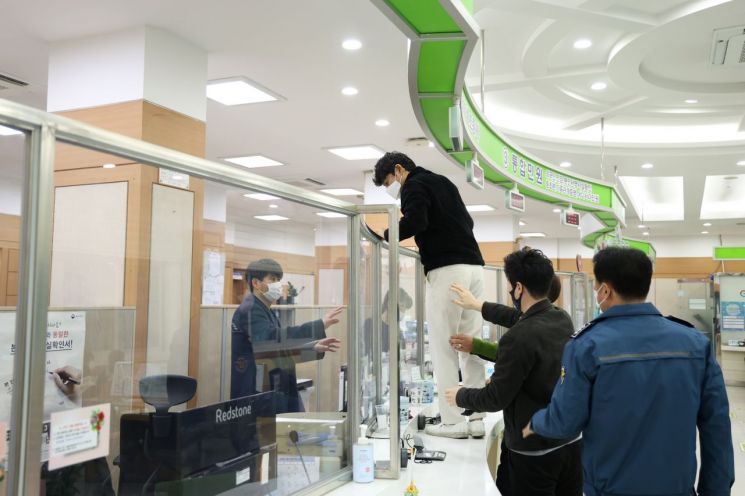 강북구, 공단노조 불법천막에 2차 계고장 전달