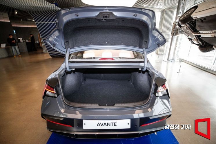 [포토]더 뉴 아반떼 트렁크