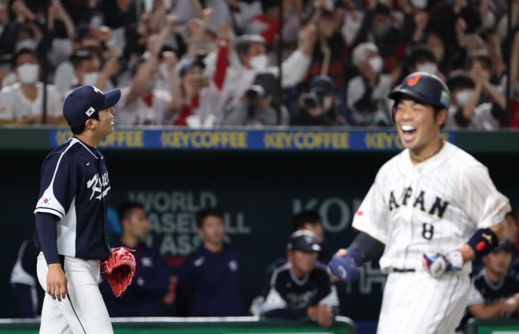 한국, 일본에 4-13 완패…WBC 1라운드 탈락 위기