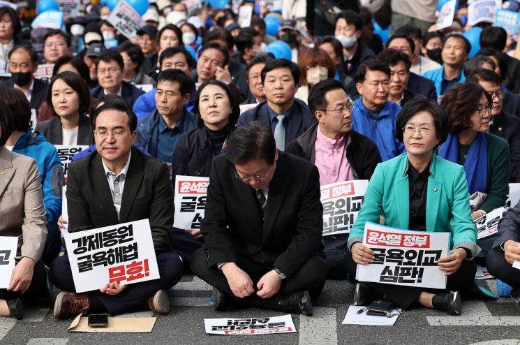 이재명 "尹정부 강제동원 배상안 치욕적…일본에 머리 조아리는 것"