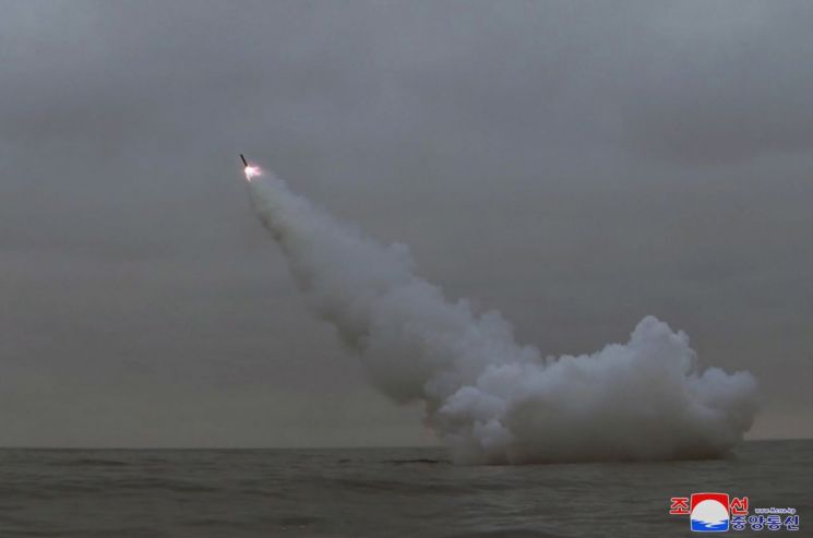 북한, 잠수함서 전략순항미사일 2기 발사 /조선중앙통신 [이미지출처=연합뉴스]