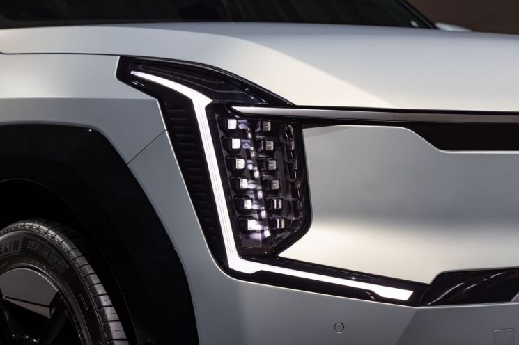 기아 전기 SUV EV9 디자인 공개…"공간감 ↑"