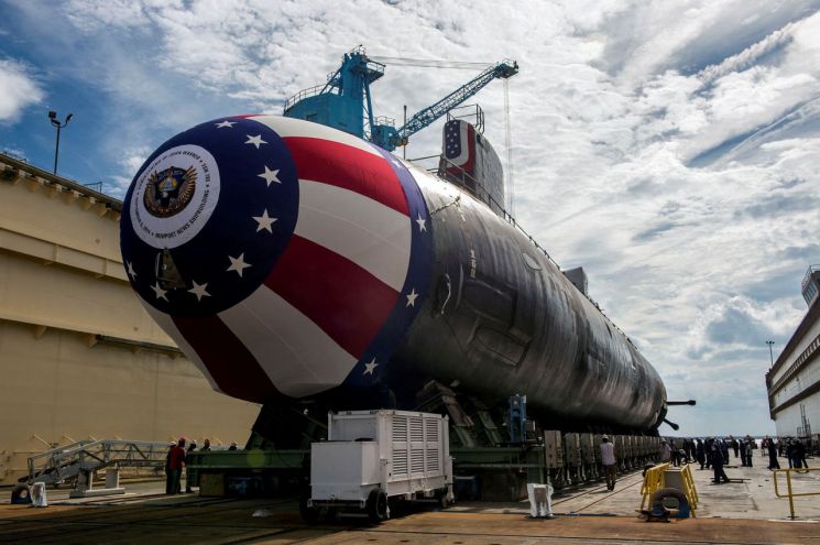 지난 2014년 9월 진수된 미 해군의 존 워너 SSN 785 핵잠수함의 모습. 미 해군은 중국의 해군력 증강에 맞춰 앞으로 더 많은 핵잠수함을 건조할 계획으로 알려졌다. [이미지출처=로이터·연합뉴스]