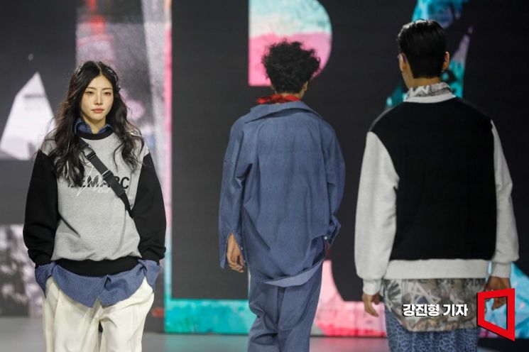 [포토]멋진 워킹 선보이는 모델들