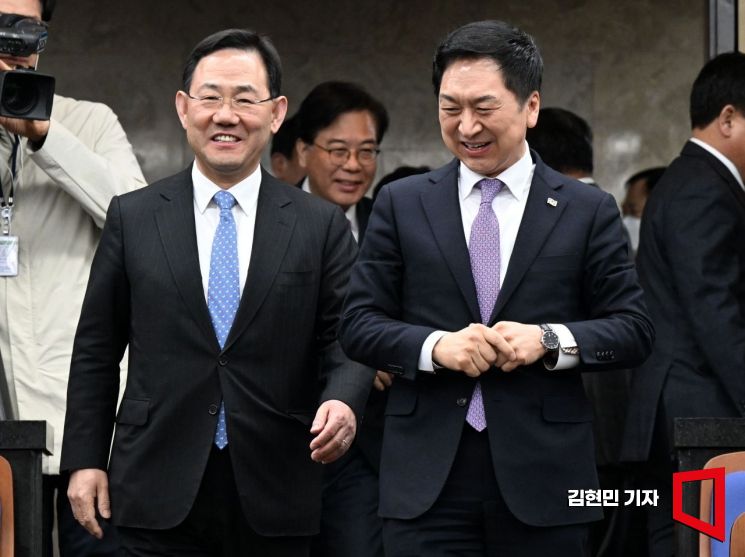 [포토] 정책 의원총회 참석하는 김기현 대표-주호영 원내대표