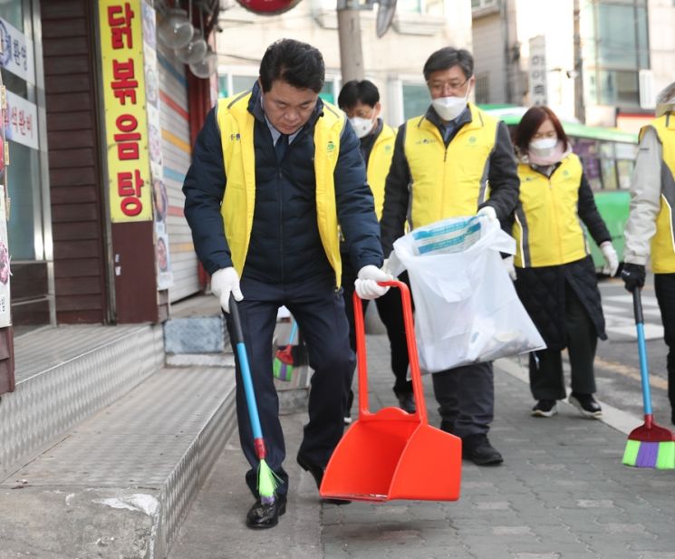 [포토]관악구, 새봄맞이 주민자율대청소 