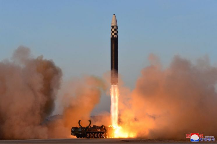 북한 대륙간탄도미사일(ICBM) '화성-17형'