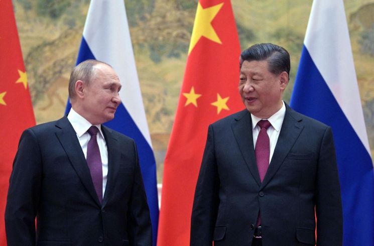 블라디미르 푸틴 러시아 대통령(사진 왼쪽)과 시진핑 중국 국가주석(사진 오른쪽).