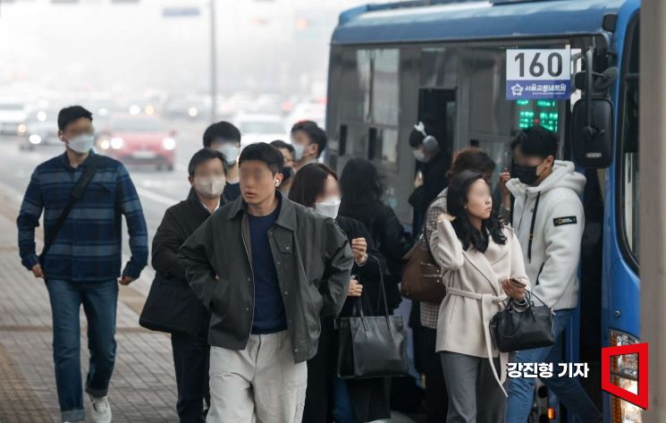 [포토]오늘부터 대중교통 마스크 착용 의무 해제