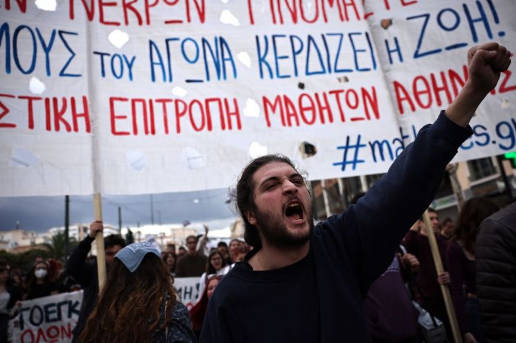 그리스 아테네서 열리는 '열차사고' 시위. [사진=연합뉴스]