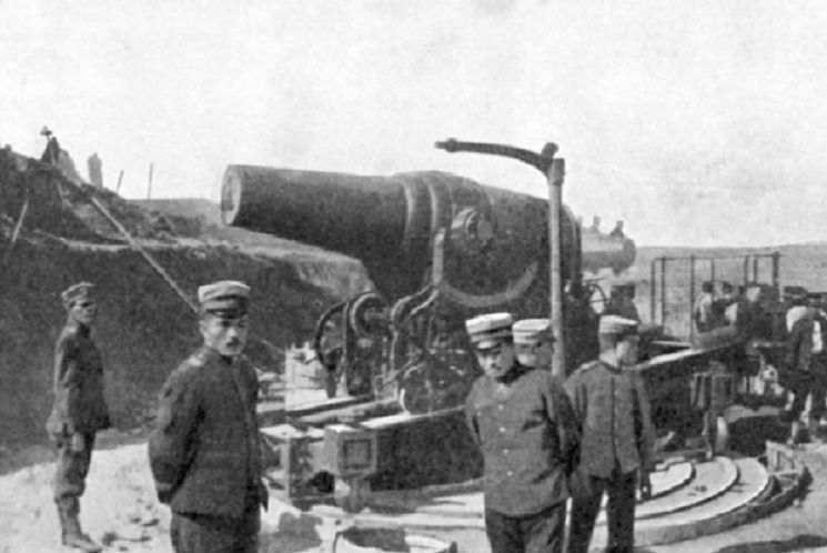 1904년 러일전쟁 당시 러시아군 요새를 공격하기 위해 중포를 설치 중인 일본군의 모습.[이미지출처=게티이미지]