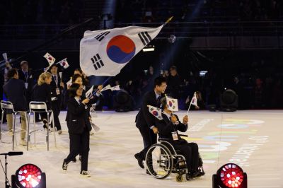 22일(현지시간) 열린 제10회 국제장애인기능올림픽대회 개회식에 대한민국 선수단이 입장하고 있다.