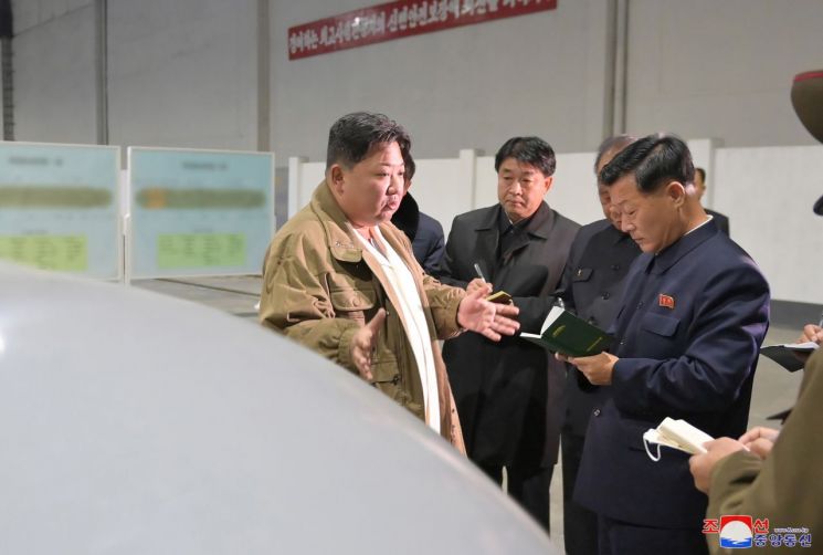 북한은 21~23일 김정은 국무위원장이 참관한 가운데 '핵무인수중공격정' 수중폭발 시험과 전략순항미사일 핵탄두 모의 공중폭발시험을 각각 진행했다고 밝혔다. [이미지출처=연합뉴스]