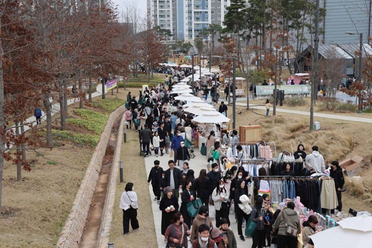 무안군 오룡공원 일원에서 청년 소상공인 마켓 올래가 개최됐다. [사진제공=무안군]