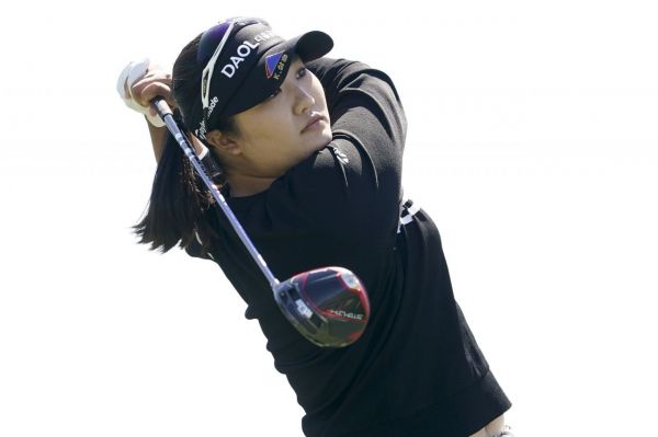 유해란이 미국 애리조나주 골드캐니언의 슈퍼스티션 마운틴 골프 앤드 컨트리클럽에서 열린 미국여자프로골프(LPGA)투어 드라이브온 챔피언십에서 티샷을 하고 있다.[사진출처=AP연합뉴스]