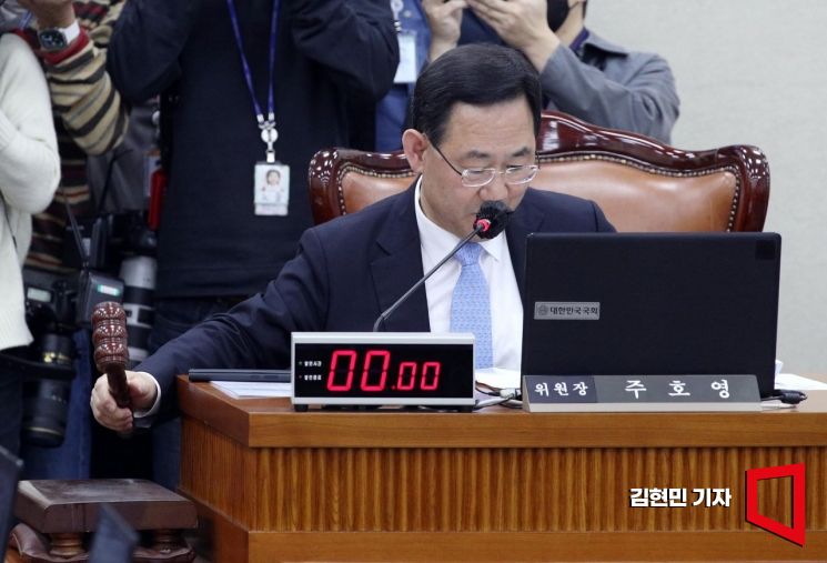 "퇴직연금 의무 전환…연금공단이 운용해 수익률 높여야" 