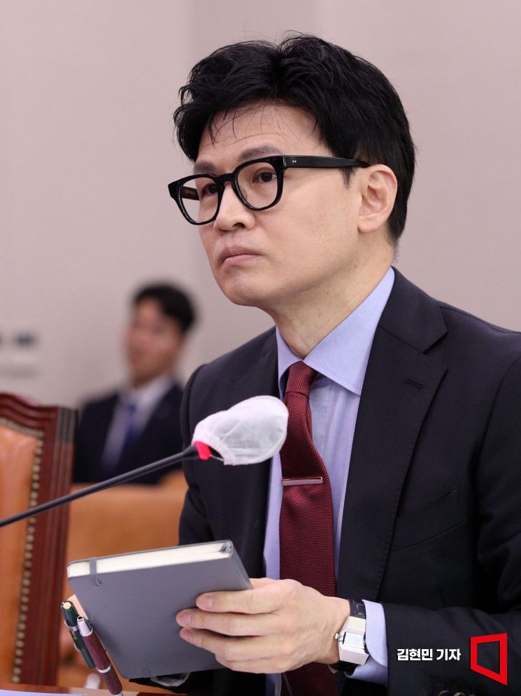 [포토] 의원 발언 듣는 한동훈 장관