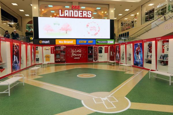 이마트 연수점 내 랜더스 광장[사진제공=이마트].