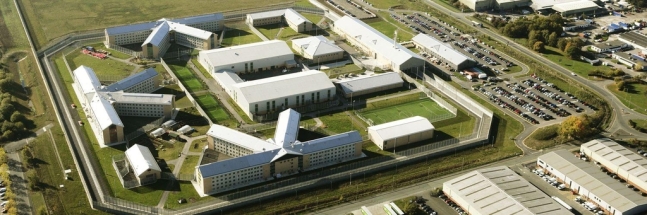 웨일스 북부의 HMP 버윈 교도소에서는 개소 이후 6년간 죄수들과 부적절한 관계를 맺은 여성직원이 18명에 달하는 것으로 드러났다.[사진출처=교도소 트위터]