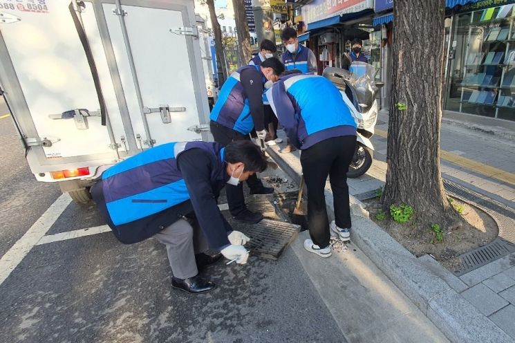 빗물받이 준설 작업