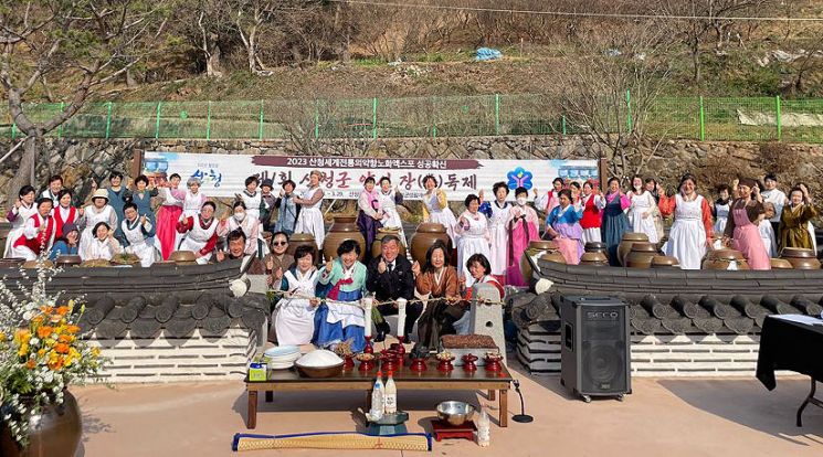 경남 산청군 제1회 약선 장독제.