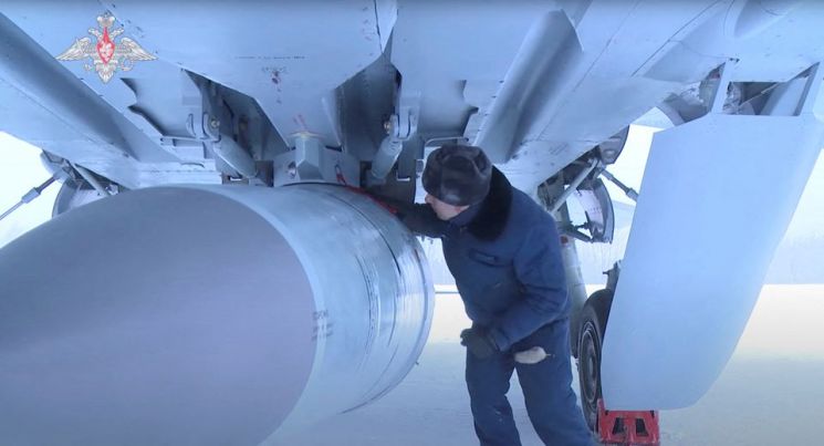 지난 2월, 러시아 국방부가 공개한 극초음속 미사일 '킨잘(Kinzhal)'의 훈련 모습. [이미지출처=러시아 국방부]