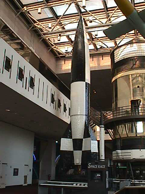 미국 스미소니언 국립항공우주박물관(NASM)에 전시된 V-2로켓의 모형 모습.[이미지출처=미 국립항공우주박물관(NASM)]