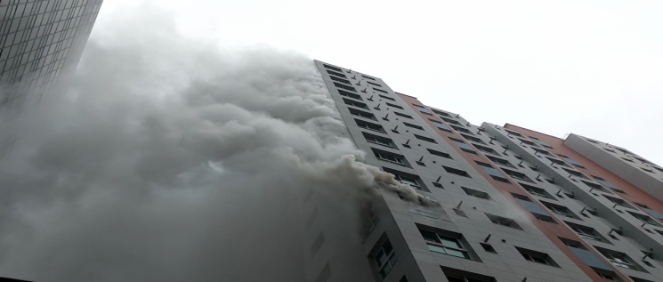 서울 송파 오피스텔서 화재…4명 구조